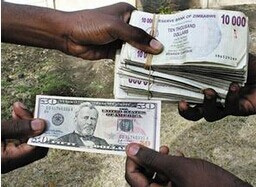 津巴布韦经济崩溃:35亿津巴布韦元兑1美元